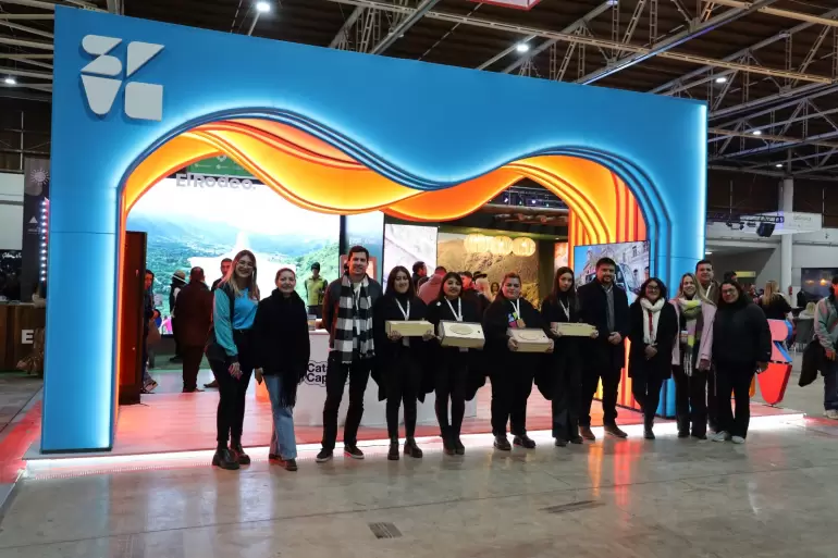 La Capital present un novedoso y colorido stand en la Fiesta del Poncho