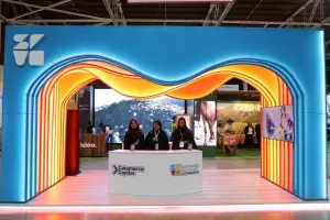 La Capital present un novedoso y colorido stand en la Fiesta del Poncho