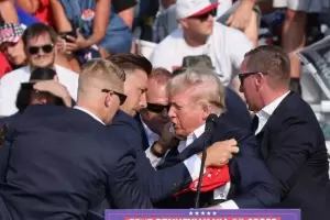 Dos personas murieron en un tiroteo durante un acto de campaa de Donald Trump