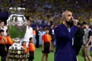 Emocionante: Abel Pintos cant el Himno Nacional en la previa de la final de la Copa Amrica