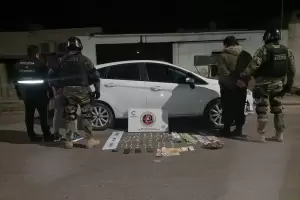 Detienen a un empleado municipal y otro hombre por vender droga al menudeo