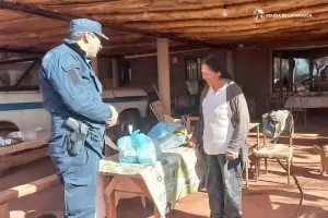 Solidaridad: policias entregaron donaciones a vecinos de Tinogasta