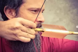 Taller sobre cmo hacer una punta de flecha, en el Pueblo Perdido de la Quebrada