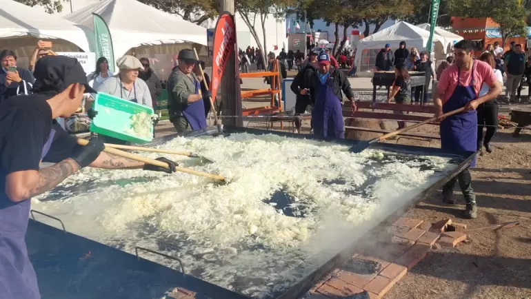 sasta poncho la puerta