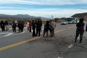 Vecinos cortan Ruta n 40: denuncian el incumplimiento de la Provincia