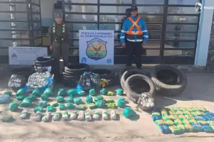 Secuestran neumticos y hojas de coca en un puesto caminero