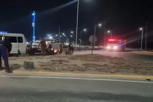 Accidente sobre Ruta n 38 y Avda. Bicentenario: no vio la rotonda y se la llev por delante