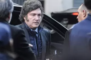 Milei hizo una escala en su regreso desde Francia y se reuni con el embajador Nielsen