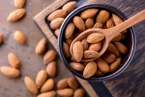 Cules son los diez beneficios de comer almendras todos los das