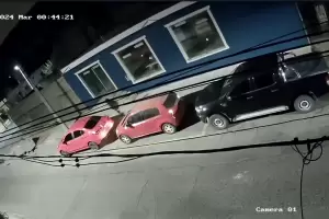 Captados por las cmaras: delincuentes intentaron robar un auto