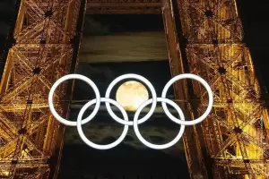 Foto viral: Pars se prepara para los Juegos Olmpicos y la Luna lo sabe