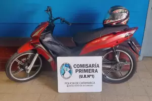 Rob� en una librer�a pero la fall� la moto y lo redujeron los empleados