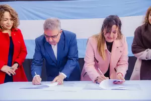 Jalil y Zenteno oficializaron el traspaso del S.E.M de Valle Viejo a la Provincia