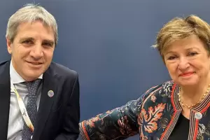 Caputo se reuni� con el FMI en Davos mientras el super�vit fiscal fortalece la posici�n de Argentina y las provincias