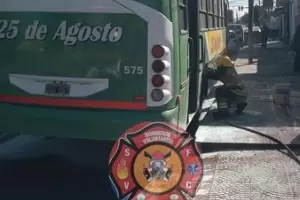 Un colectivo se incendi en pleno centro