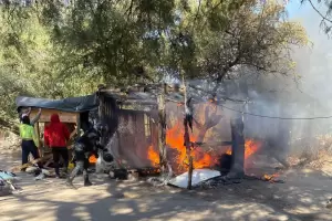 Una familia de escasos recursos se qued sin casa tras un pavoroso incendio