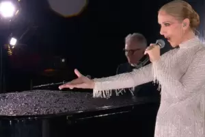 Cline Dion emocion al mundo con su presentacin en los Juegos Olmpicos tras el diagnstico de su enfermedad