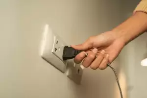 Cul es el electrodomstico que s o s hay que desenchufar durante una tormenta elctrica