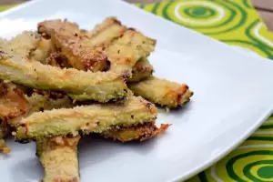 Picadas con onda: Bastones de berenjenas y zucchini crocantes y saludables