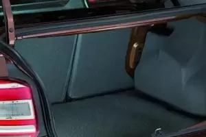 Forzaron dos autos y les robaron pertenencias y neumticos