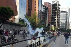 Dos muertos, 46 detenidos y varios heridos durante las protestas contra Maduro