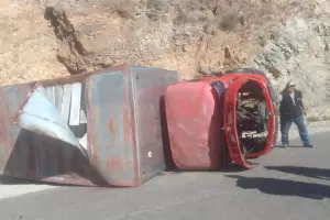 Un camin que transportaba un grupo de msicos volc en la Cuesta de Randolfo