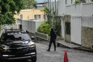 Los diplomticos argentinos dejarn la embajada en Venezuela e irn a Espaa