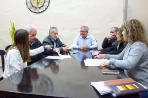 En agosto, empleados pblicos cobrarn 9% ms y el bono de $50.000 como remunerativo