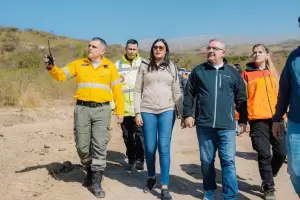 El gobernador recorri las zonas afectadas por el incendio en Las Juntas