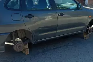 Los "roba ruedas" volvieron a golpear: ahora se llevaron los cuatro neumticos