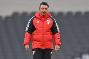 Gallardo dirigi su primera prctica en River con Germn Pezzella en el plantel