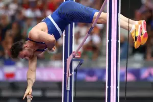 La inesperada propuesta que recibi el garrochista francs que es tendencia