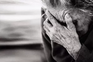 Mantenan a su madre de 90 aos encerrada y en estado de abandono