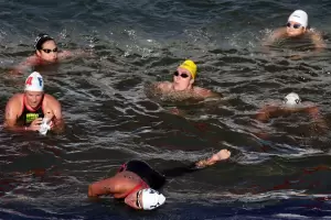 Vi algunas cosas marrones: la natacin en aguas abiertas mantiene la polmica sobre el ro Sena