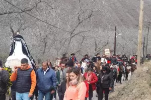 Procesin en honor de Santo Domingo de Guzmn en el sur de Los ngeles