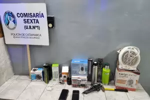 Lo atraparon llevando lo que haba robado y lo detuvieron