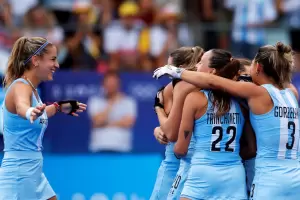 La ms joven de Las Leonas regres a la Argentina tras ganar el bronce y tuvo un emotivo recibimiento