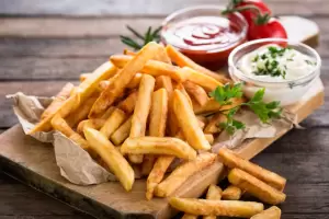 Este es el ingrediente clave para lograr papas fritas crocantes como las de las rotiseras