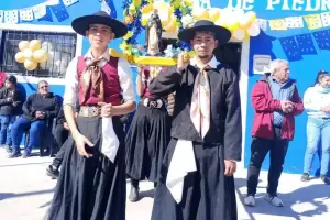 Procesin en honor de Santo Domingo en Casa de Piedra