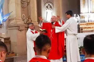 Ms de 160 adolescentes y adultos recibieron la Confirmacin a los pies de la Virgen del Valle