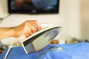 Decile chau a las quemaduras en la plancha con este sencillo truco que la dejar como nueva en segundos