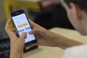 Celulares en la escuela: El Colegio Quintana aplica la restriccin con consenso de alumnos y padres