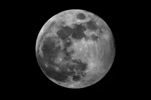 La luna se aleja 4 centmetros por ao de la Tierra: el fenmeno imperceptible que impacta