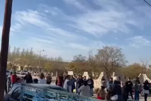 Andalgal�: Protesta de los padres y docentes de la Escuela Secundaria n� 21