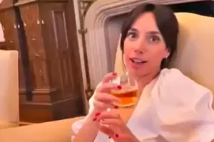 Filtraron un nuevo video de Tamara Pettinato en el despacho presidencial