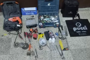 Recuperan herramientas robadas del interior de un auto