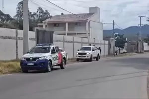 Policas aprehendieron a cuatro hombres y secuestraron celulares y droga