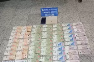 Con un arma blanca robaron a una taxista