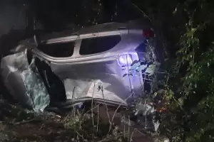 Un joven de 18 aos perdi la vida tras un terrible vuelco