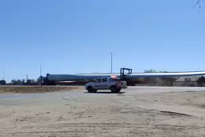 Trasladan cargas especiales por Ruta N 60